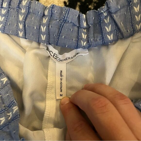 BCBGeneration Blue & White Striped Drawstring Shorts Size Medium - Picture 6 of 8